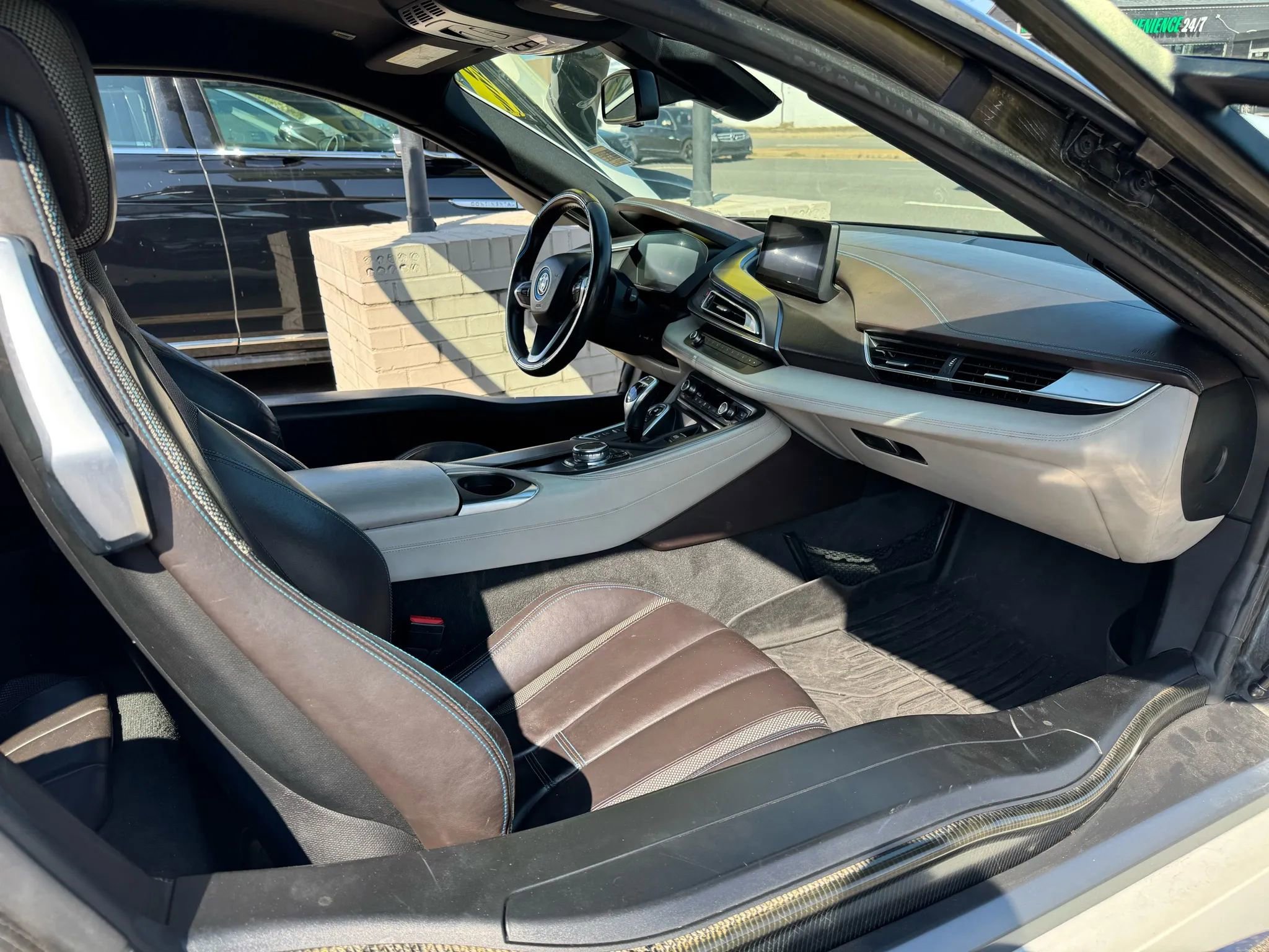 Used 2016 BMW i8 image 7