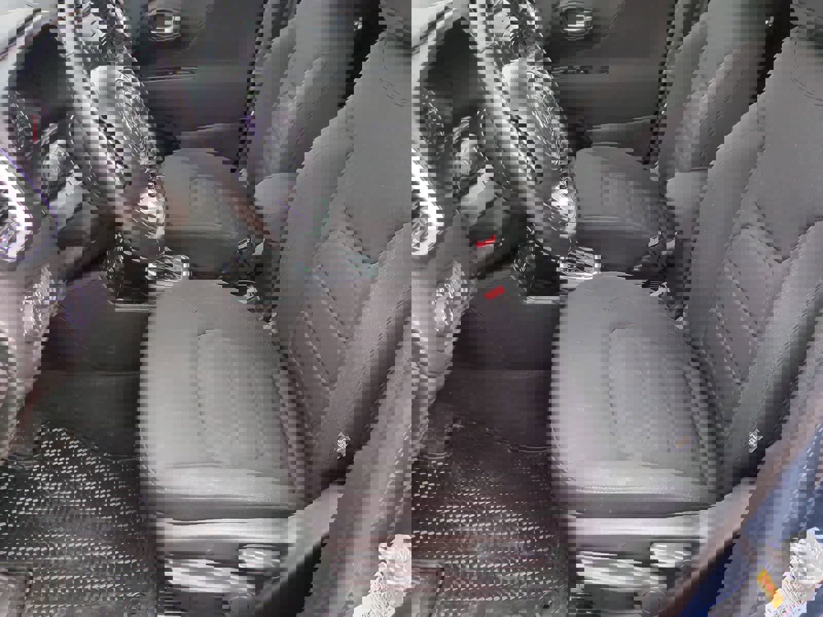 Used 2020 Jeep Renegade Latitude w/ Cold Weather Group AWD/4WD image 16