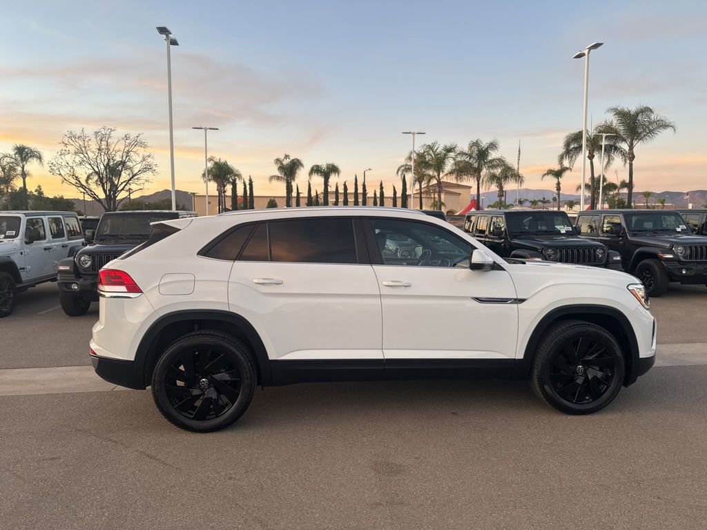 Used 2024 Volkswagen Atlas Cross Sport SE w/ Black Wheel Package image 9