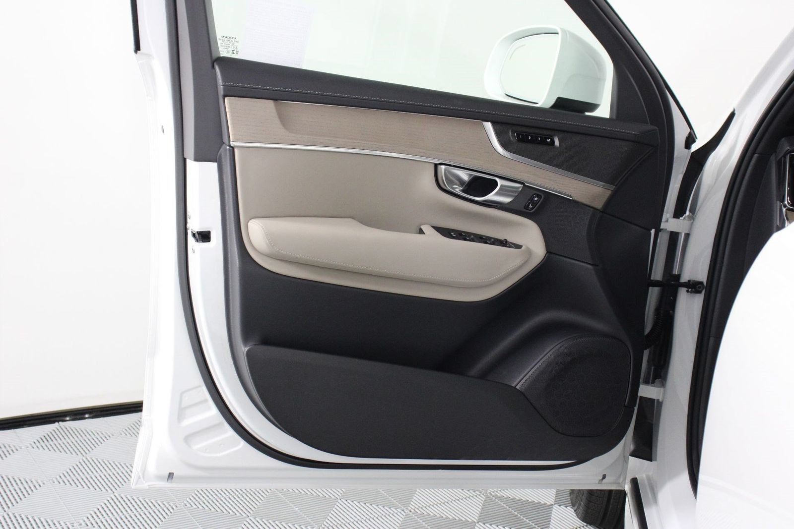 Certified 2026 Volvo XC90 B5 Core AWD/4WD image 17