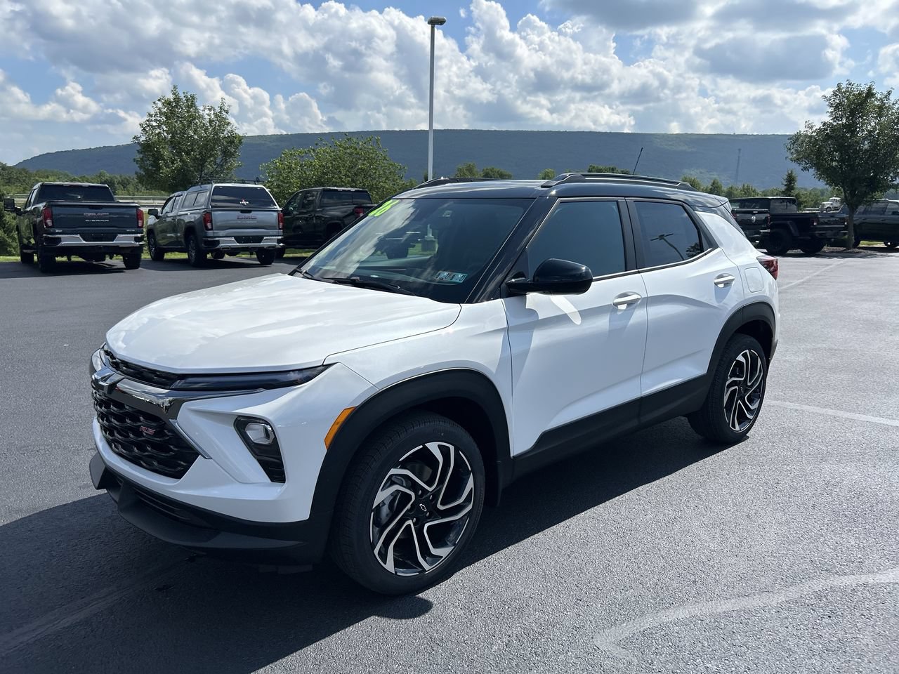 New 2026 Chevrolet TrailBlazer RS w/ Convenience Package AWD/4WD image 3