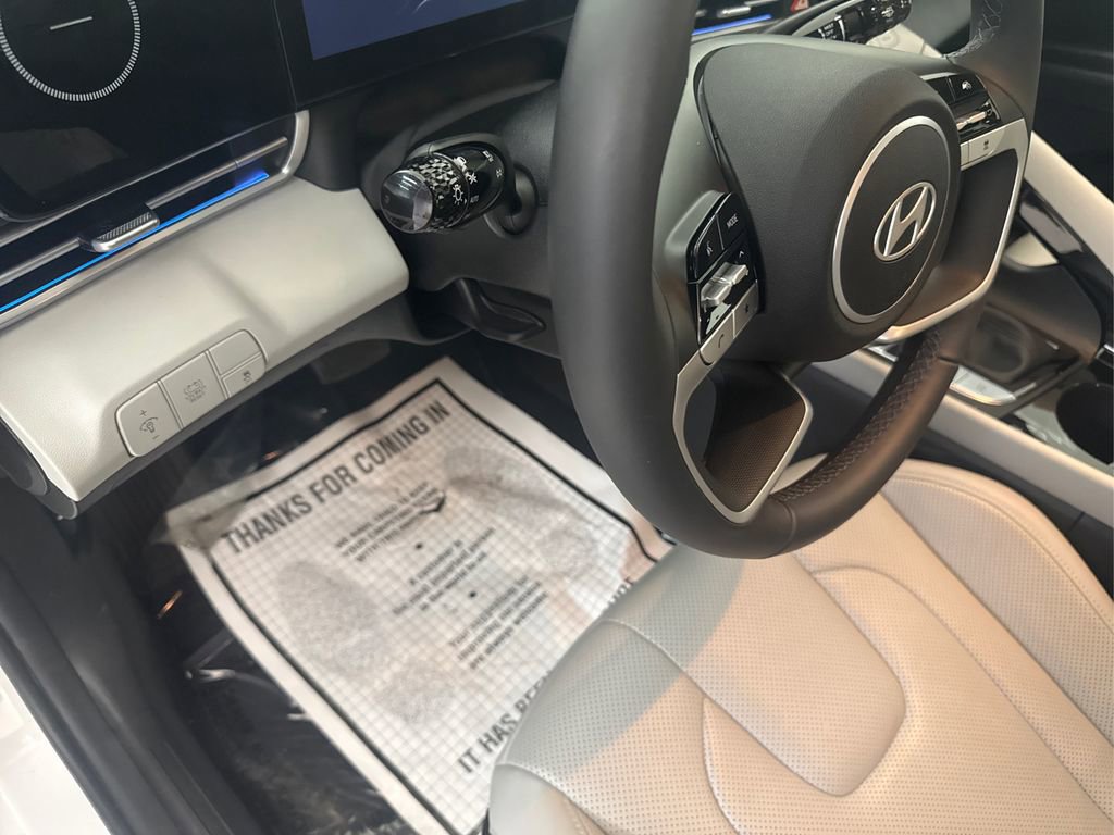 Used 2025 Hyundai Elantra Limited FWD image 28