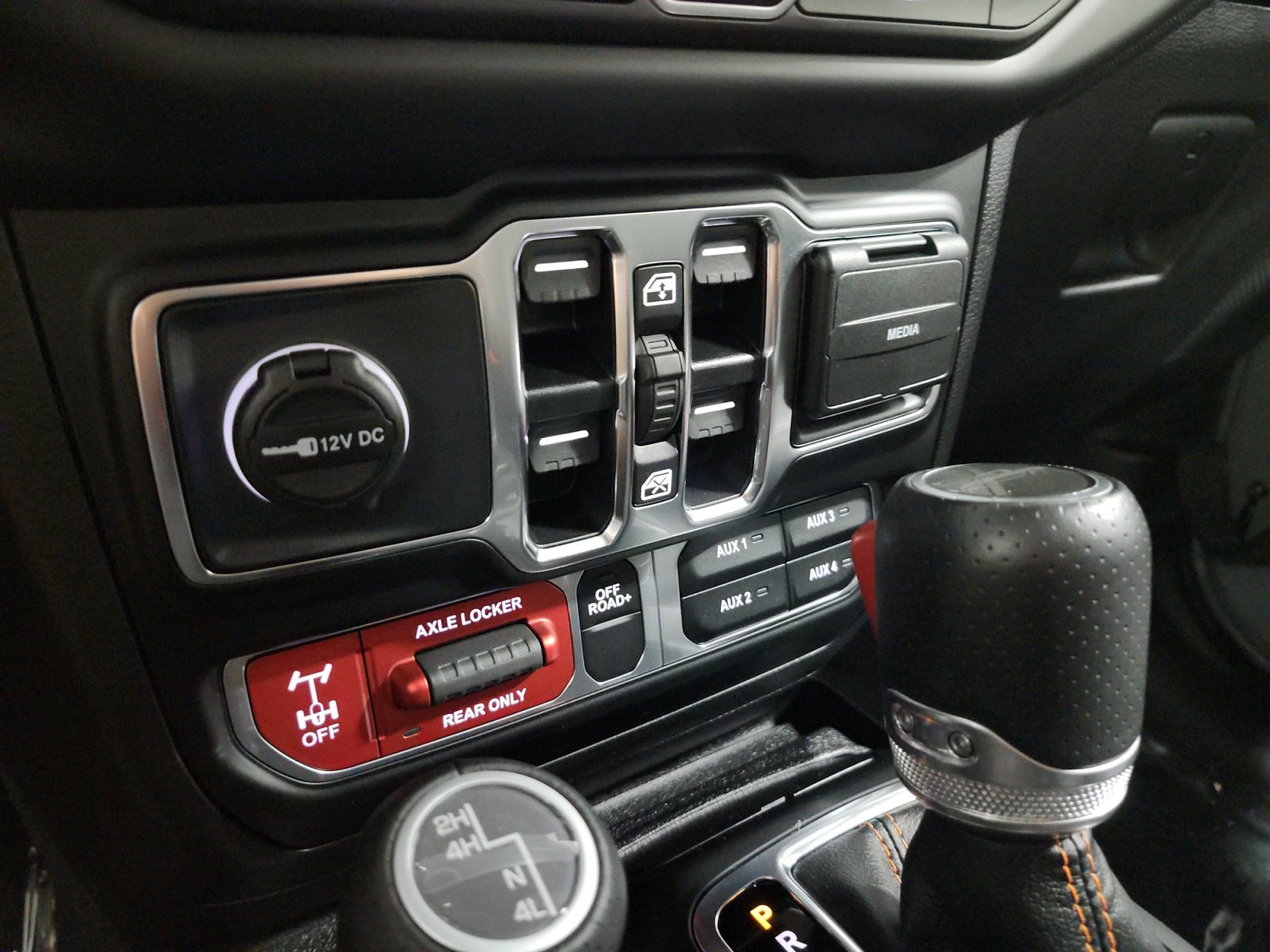 Used 2023 Jeep Gladiator Mojave w/ Cold Weather Group AWD/4WD image 23