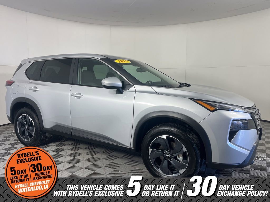 Used 2025 Nissan Rogue SV image 2