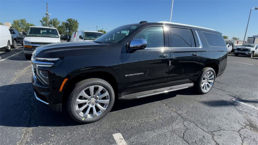 New 2025 Chevrolet Suburban Premier image 6
