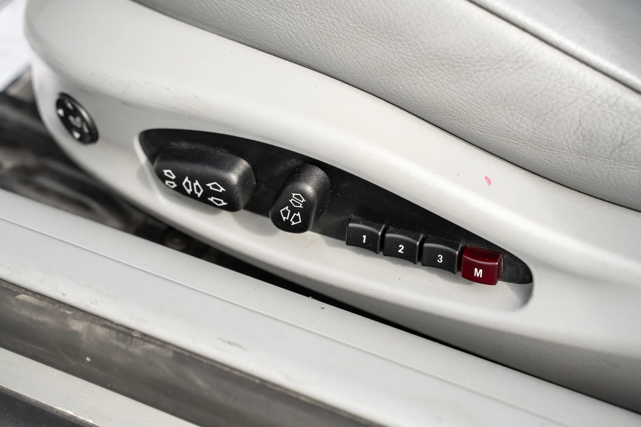 Used 2005 BMW 325Ci Convertible RWD image 13