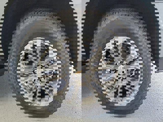 Used 2025 Chevrolet Suburban LT w/ Comfort Package image 9