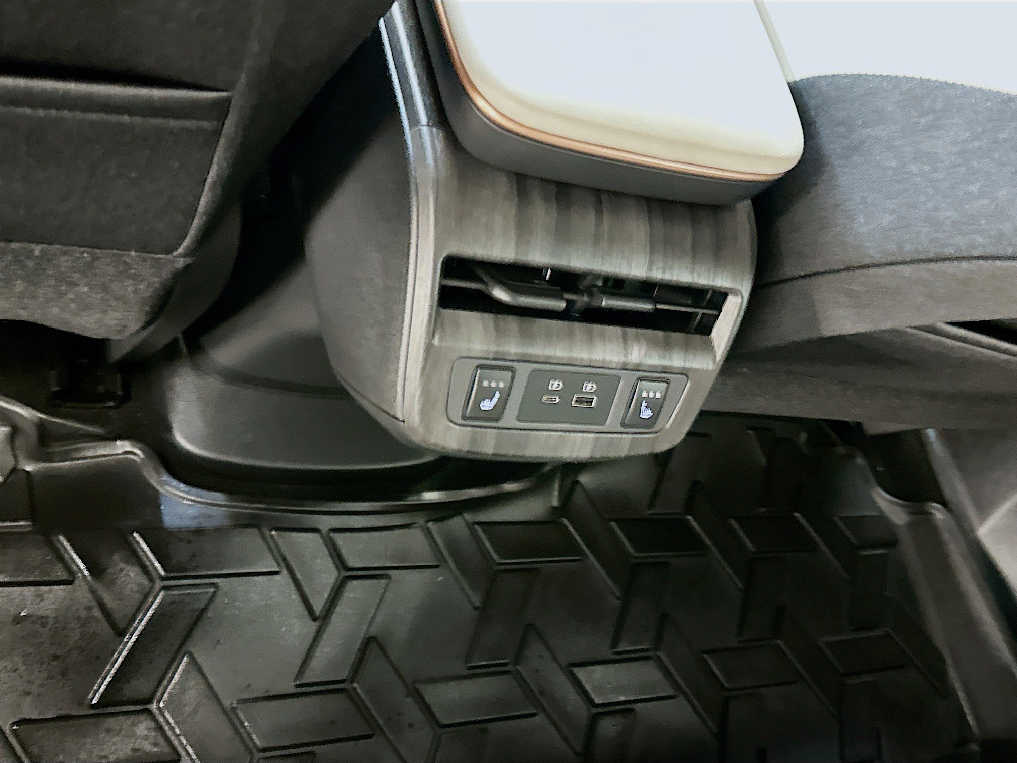 Used 2023 Nissan Ariya AWD image 29