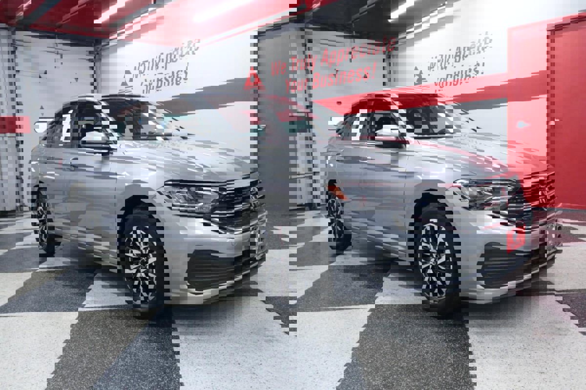 Used 2024 Volkswagen Jetta S image 2
