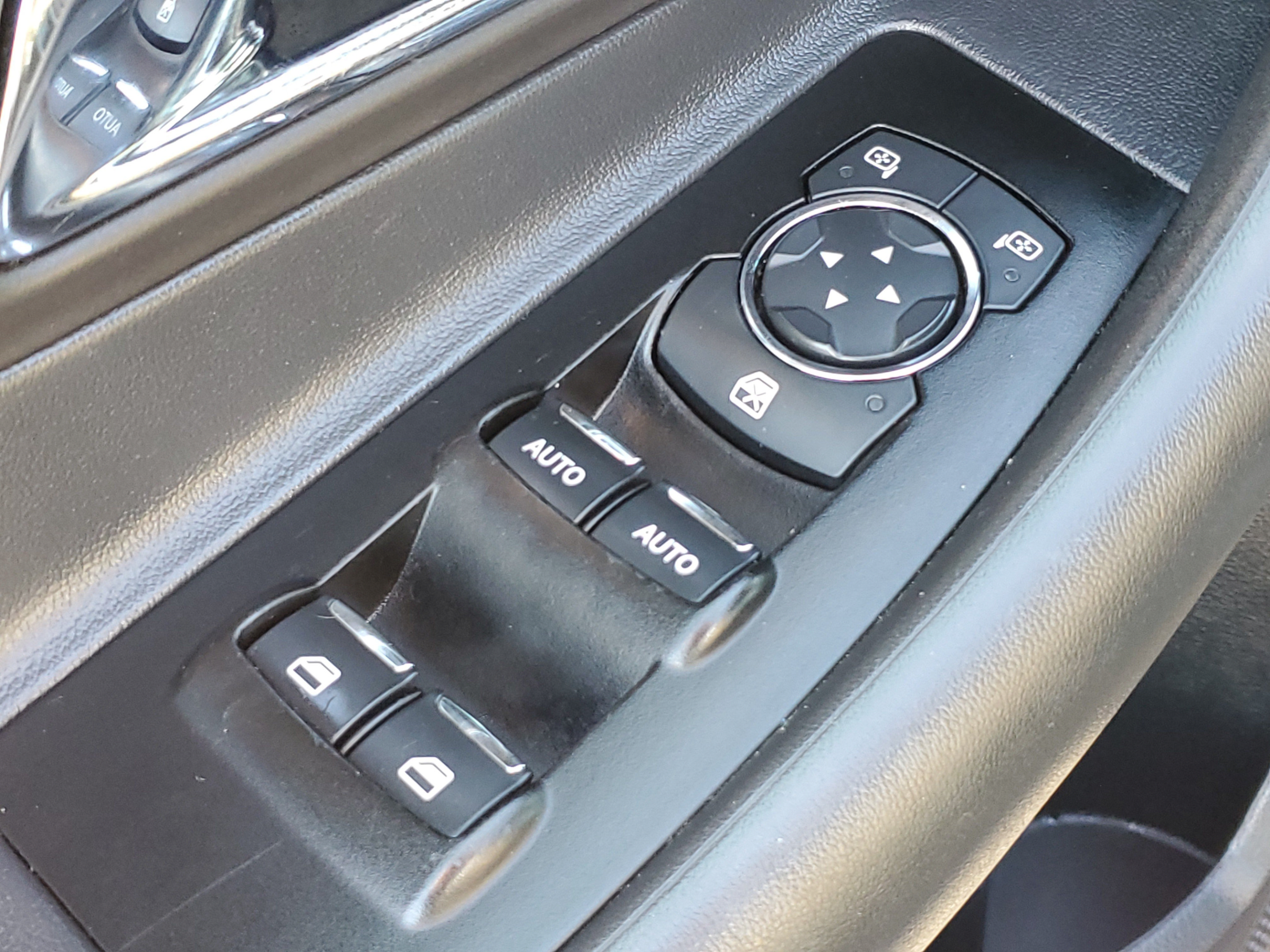 Used 2015 Ford Taurus SHO w/ Equipment Group 401A AWD/4WD image 18