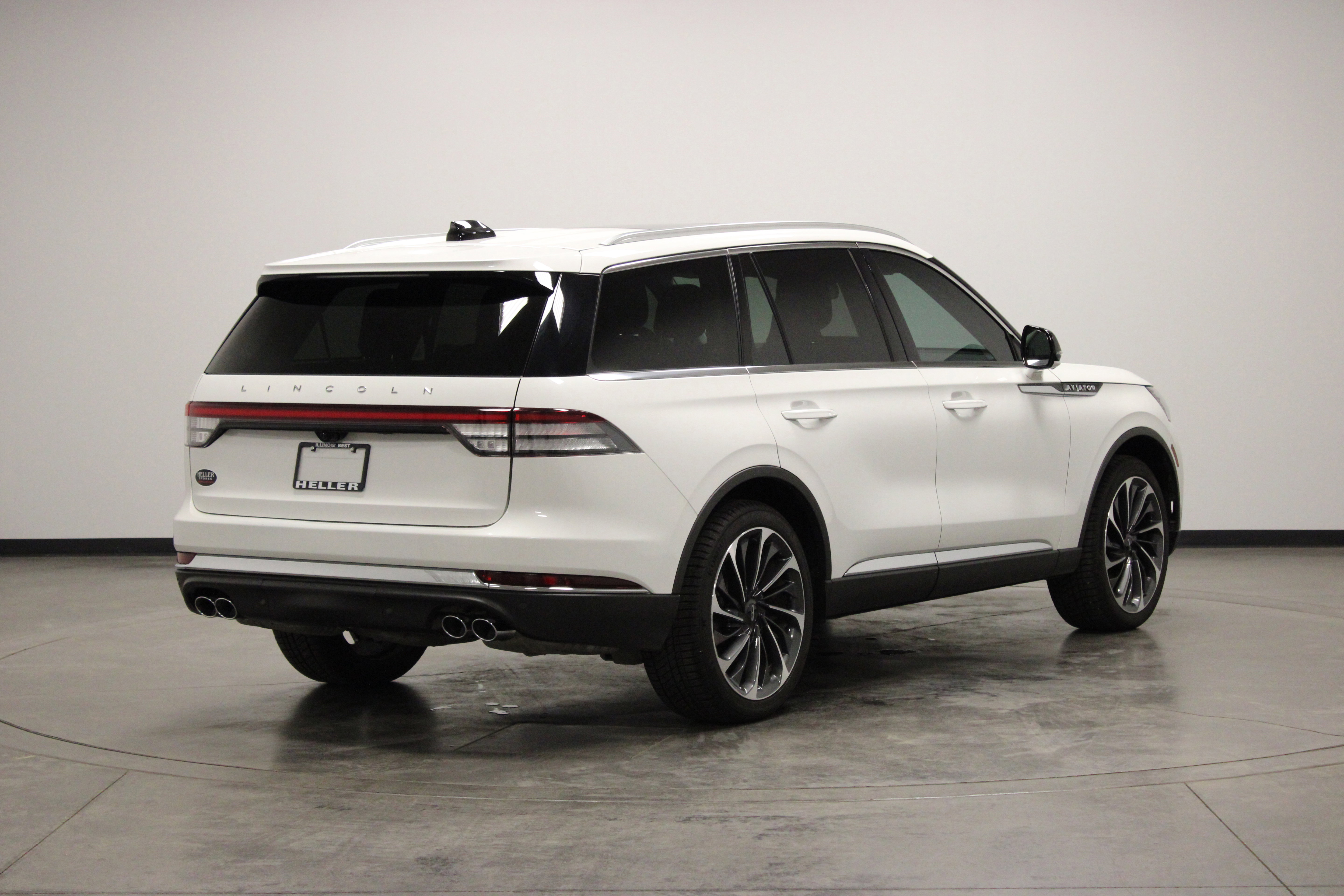 Used 2025 Lincoln Aviator Reserve w/ Equipment Group 201A AWD/4WD image 8