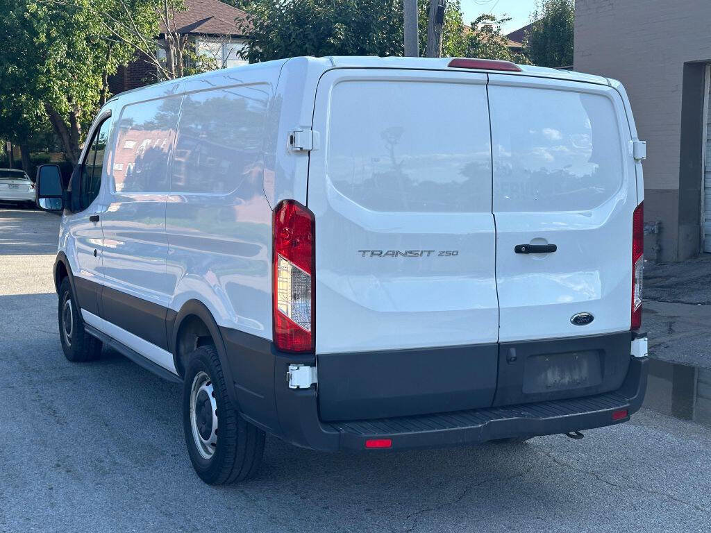 Used 2019 Ford Transit 250 250 3dr SWB Low Roof Cargo Van image 7