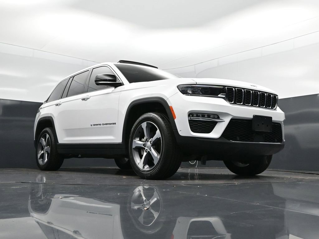 Used 2024 Jeep Grand Cherokee Limited w/ Luxury Tech Group II image 46