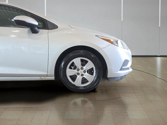 Used 2017 Chevrolet Cruze LS FWD image 26