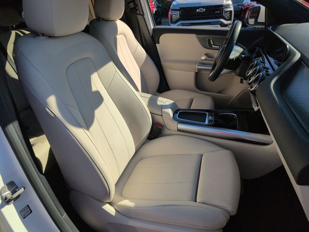 Used 2025 Mercedes-Benz GLA 250 4MATIC image 31