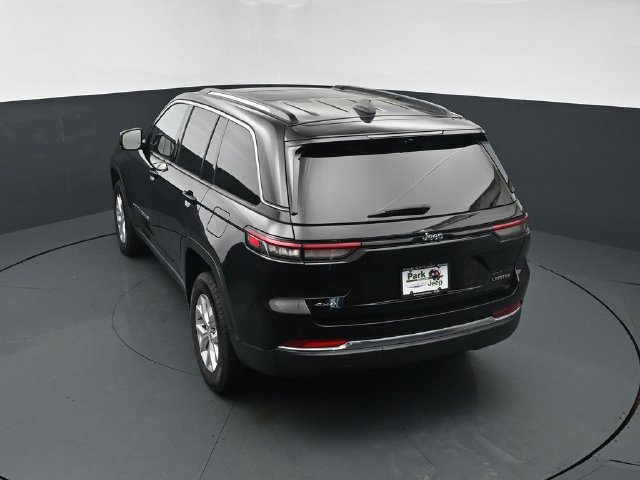 Used 2023 Jeep Grand Cherokee Limited w/ Luxury Tech Group II AWD/4WD image 16
