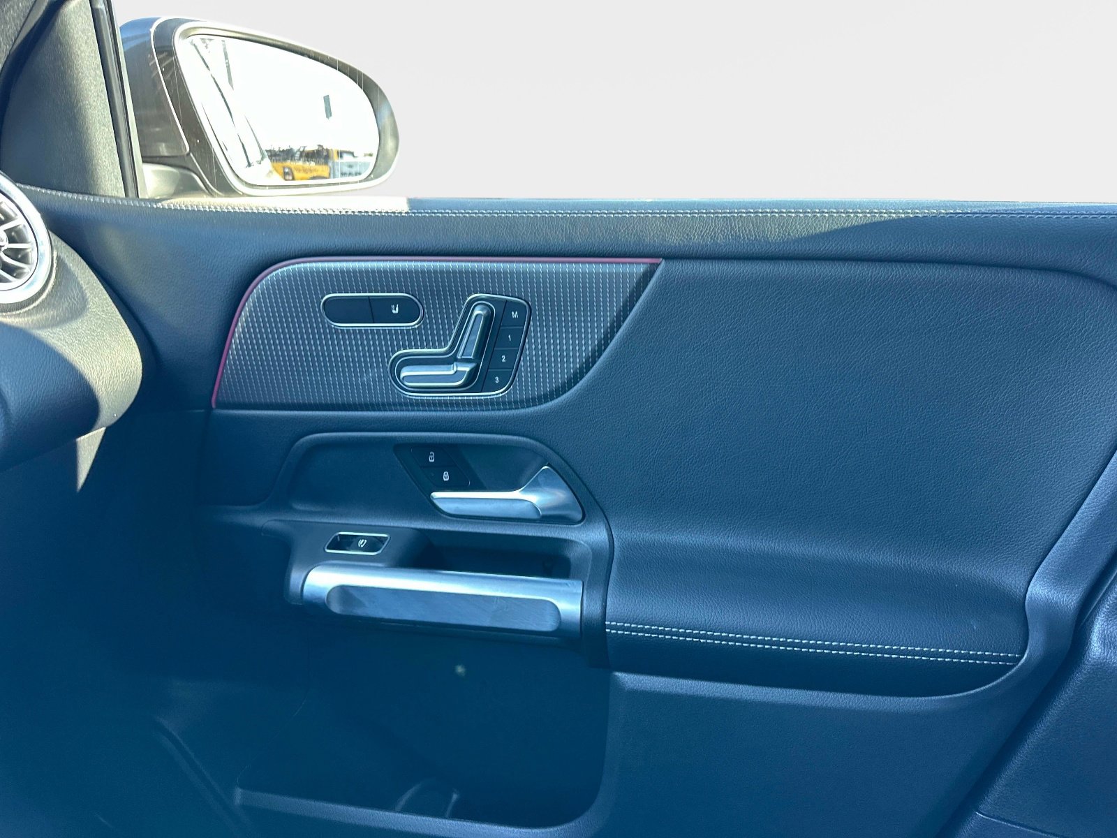 Certified 2022 Mercedes-Benz GLB 250 image 24