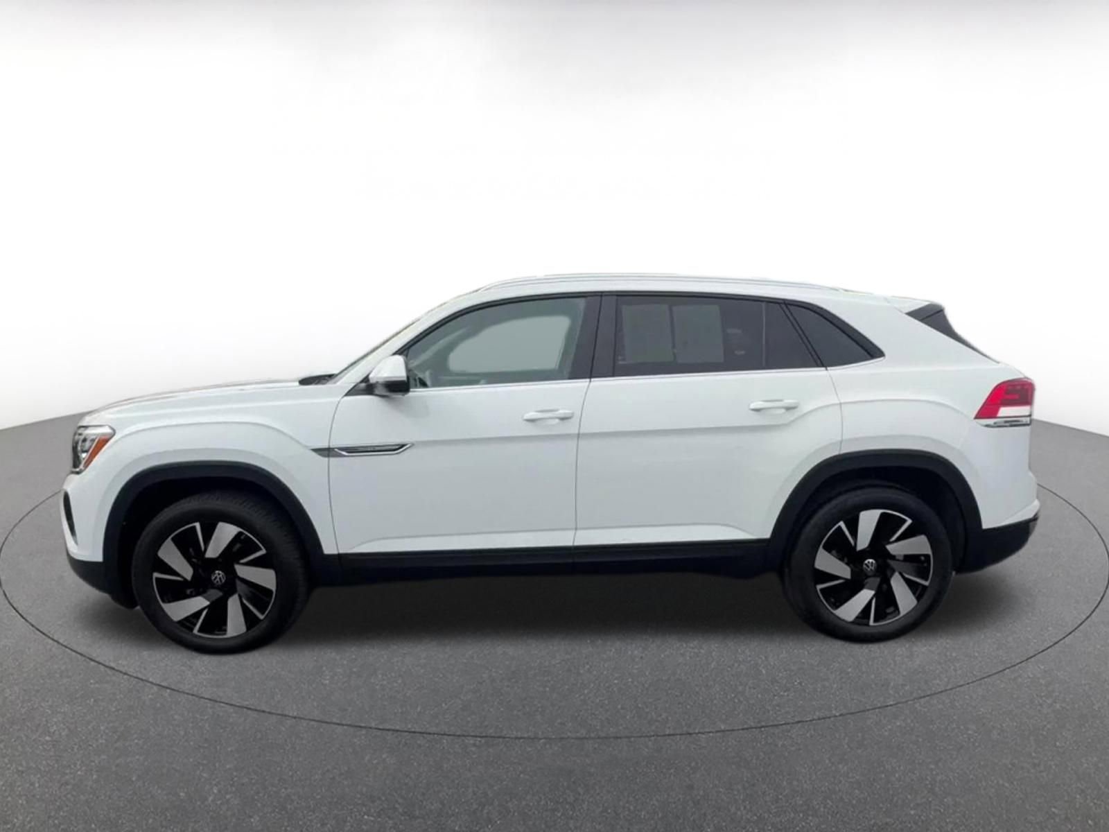 Used 2025 Volkswagen Atlas Cross Sport SE FWD image 9