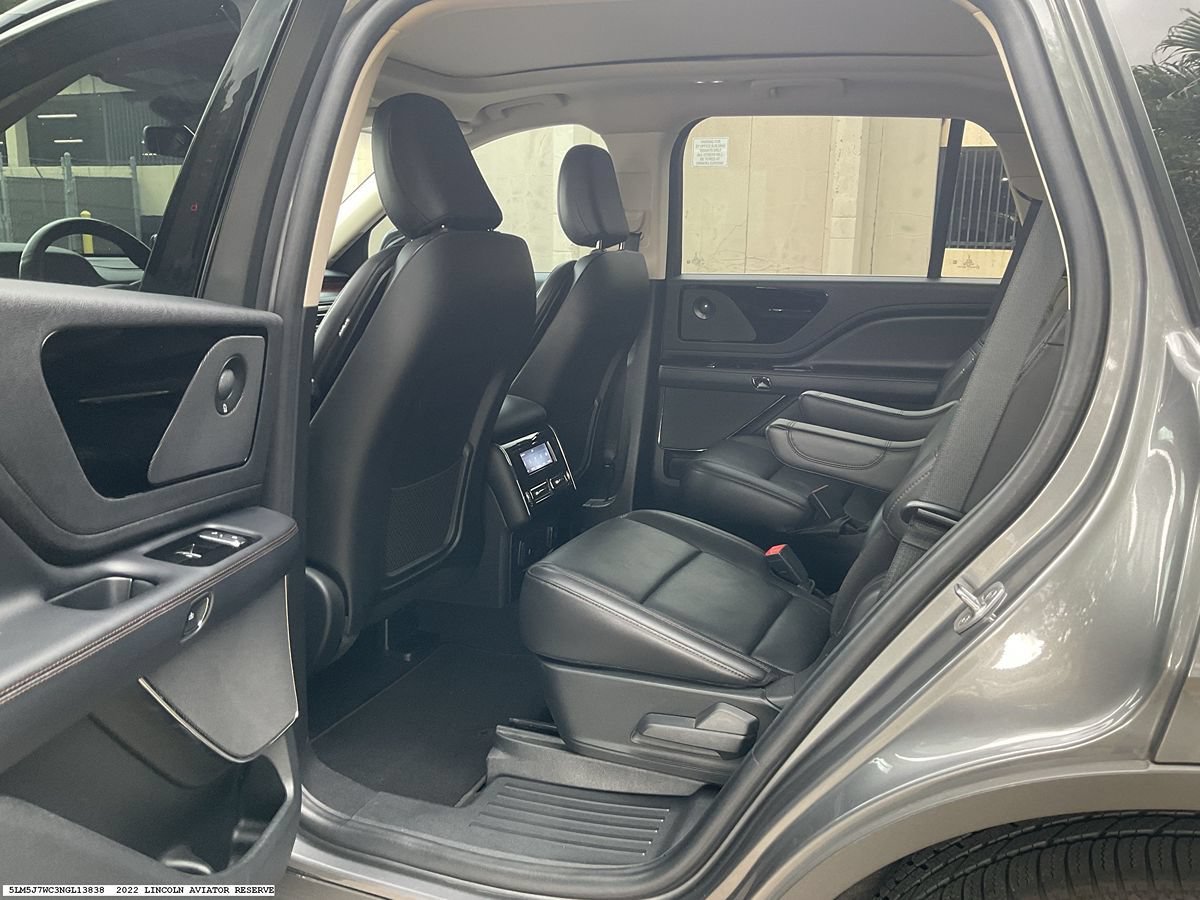 Used 2022 Lincoln Aviator Reserve w/ Elements Package Plus RWD image 11