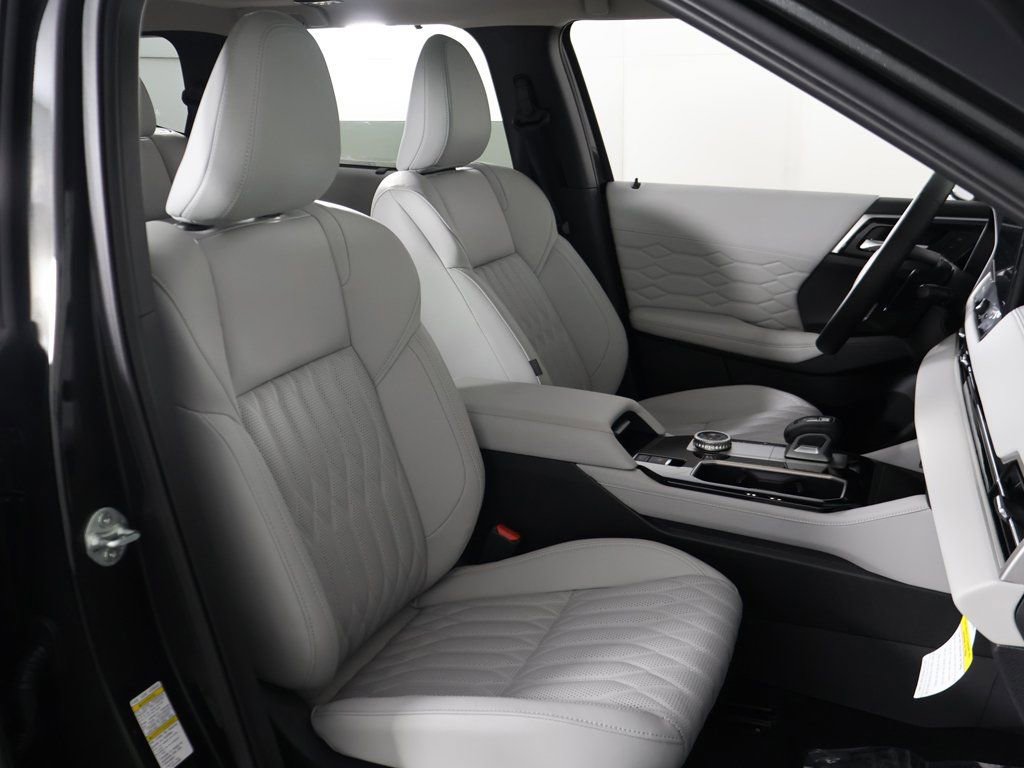 New 2025 Mitsubishi Outlander AWD image 37