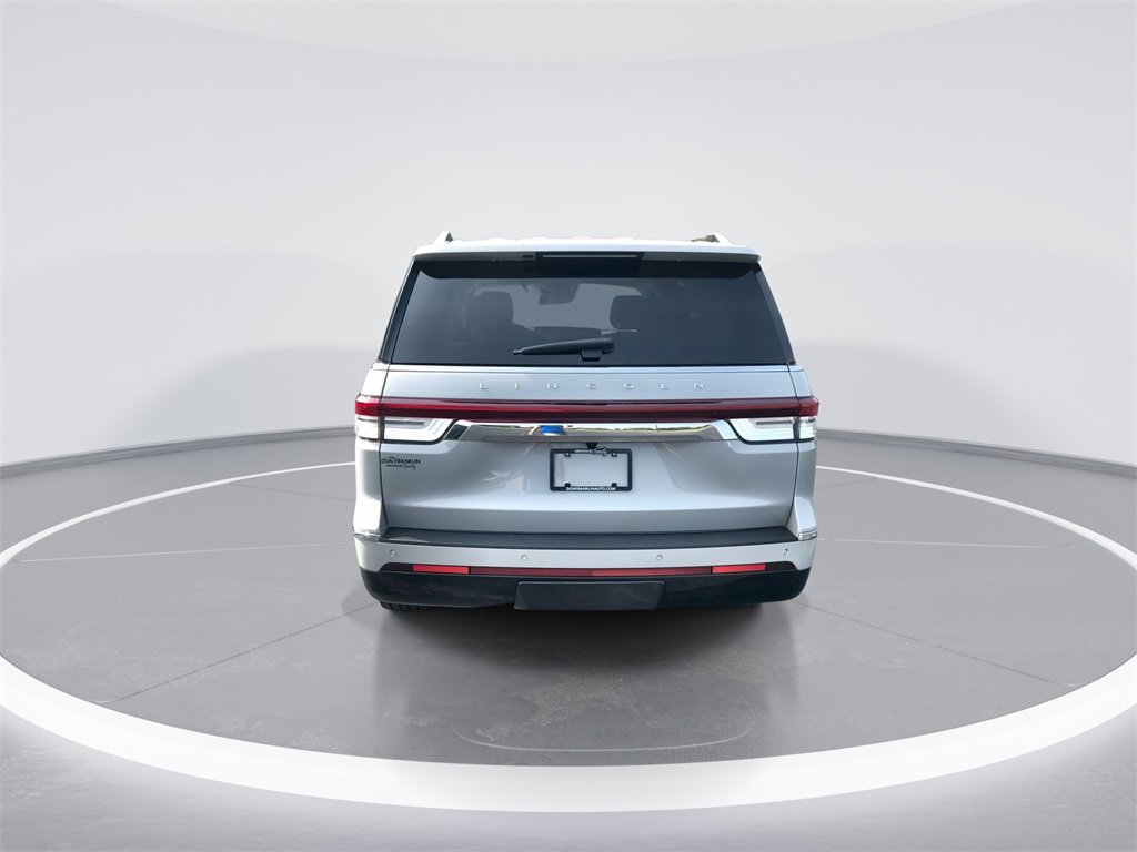 Used 2024 Lincoln Navigator Premiere image 7
