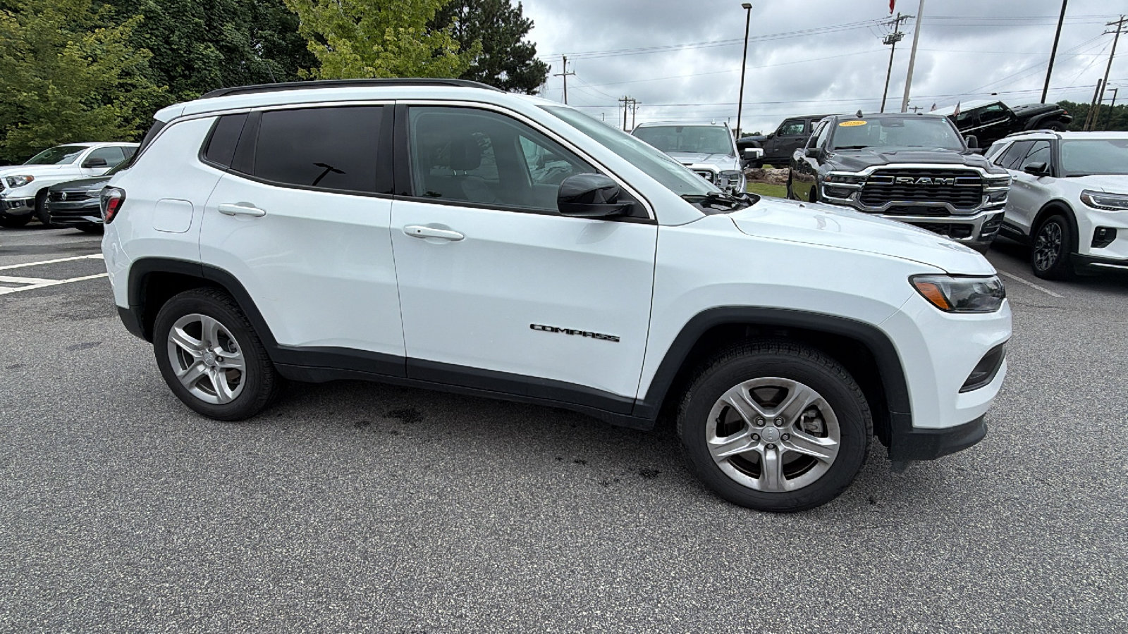 Used 2024 Jeep Compass Latitude w/ Altitude Special Edition AWD/4WD image 7