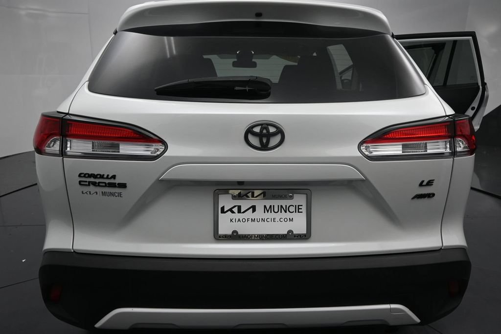 Used 2022 Toyota Corolla Cross LE w/ Black Badges Package (TMS) AWD/4WD image 9
