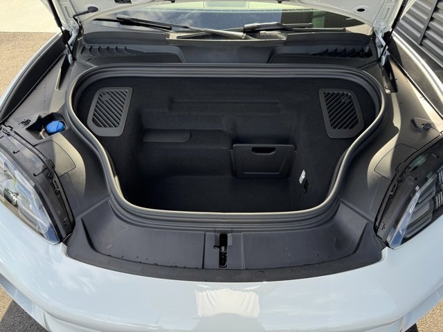 Certified 2025 Porsche Macan Electric image 34