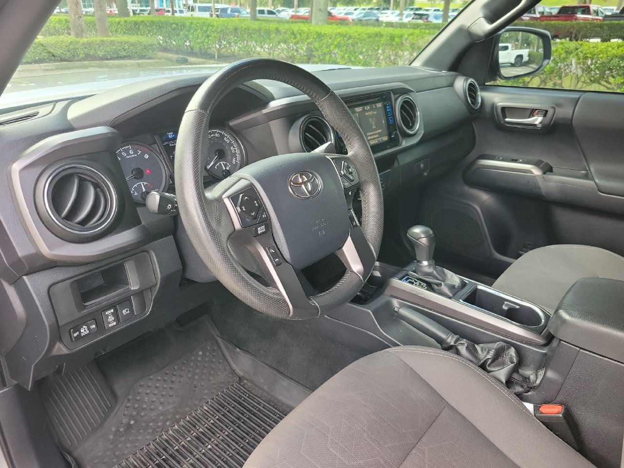 Used 2019 Toyota Tacoma TRD Off-Road w/ Technology Package AWD/4WD image 14