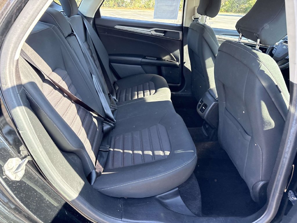 Used 2017 Ford Fusion SE FWD image 11