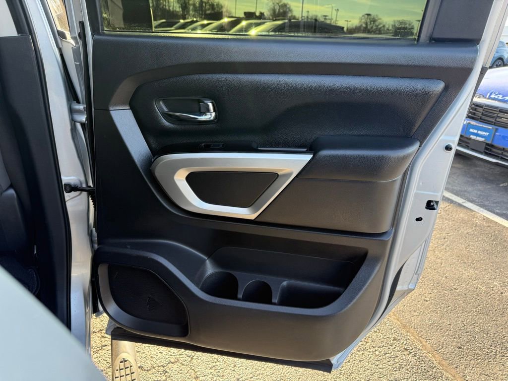 Used 2020 Nissan Titan SV w/ SV Convenience Package image 19