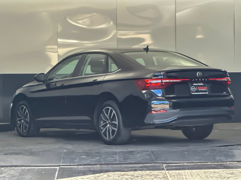Used 2025 Volkswagen Jetta SE FWD image 5