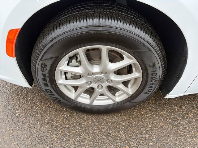 Used 2024 Chrysler Pacifica Touring-L FWD image 13
