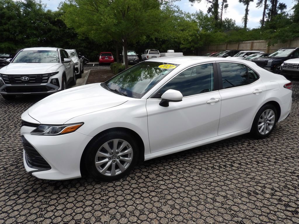 Used 2020 Toyota Camry LE FWD image 3