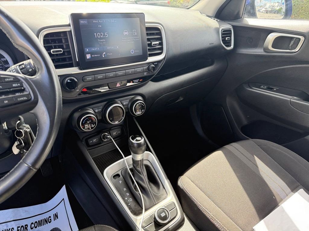 Used 2022 Hyundai Venue SEL image 22
