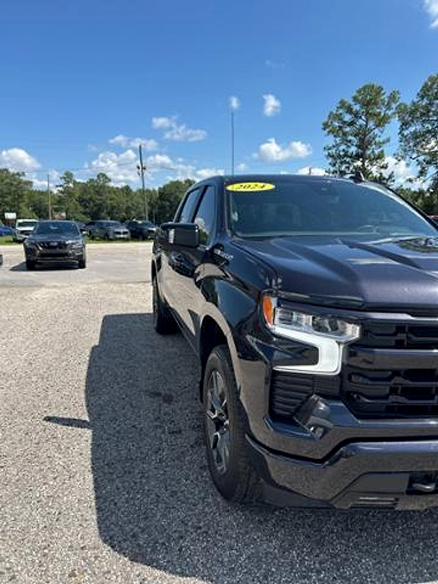 Used 2024 Chevrolet Silverado 1500 RST w/ Convenience Package II image 3