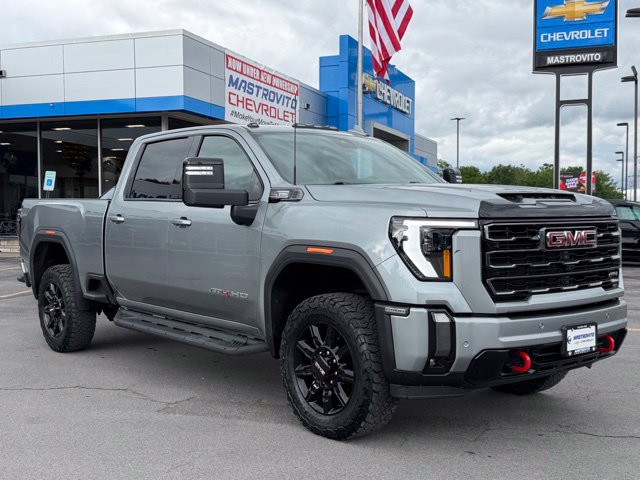Used 2024 GMC Sierra 2500 AT4 AWD/4WD image 2