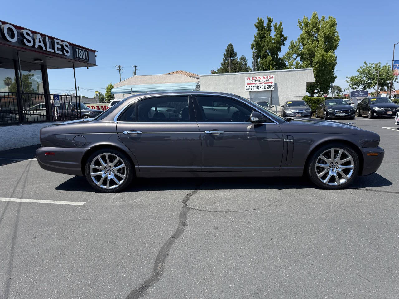 Used 2008 Jaguar XJ8 RWD image 2