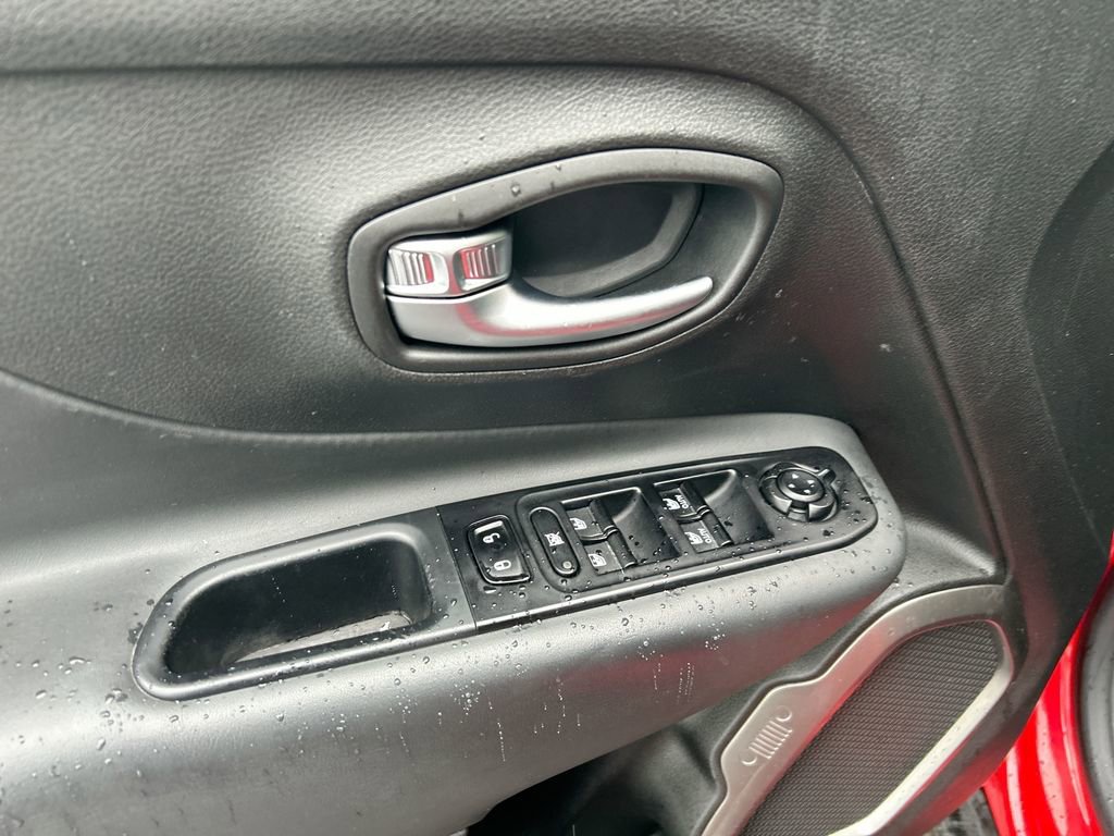 Used 2021 Jeep Renegade Limited AWD/4WD image 27
