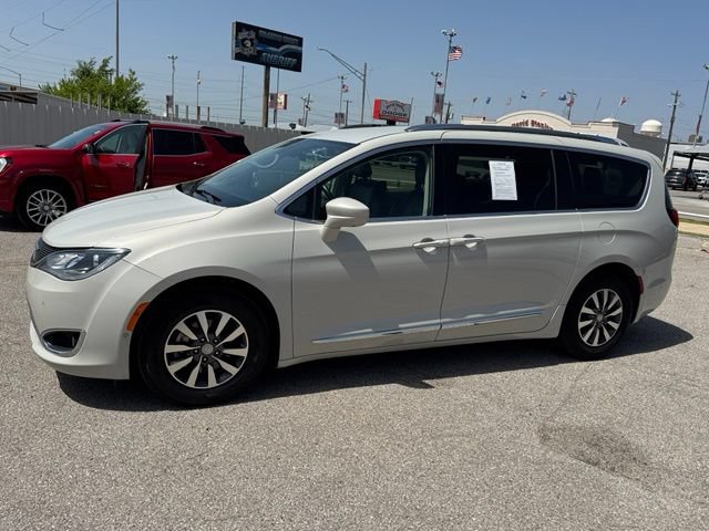 Used 2020 Chrysler Pacifica Touring-L Plus FWD image 3