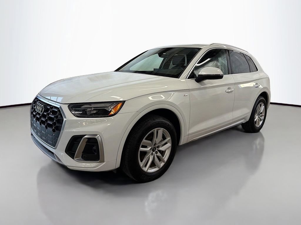 Used 2023 Audi Q5 2.0T Premium w/ Convenience Package image 3
