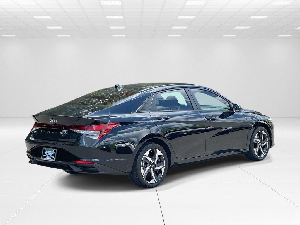Certified 2023 Hyundai Elantra SEL w/ Convenience Package FWD image 6