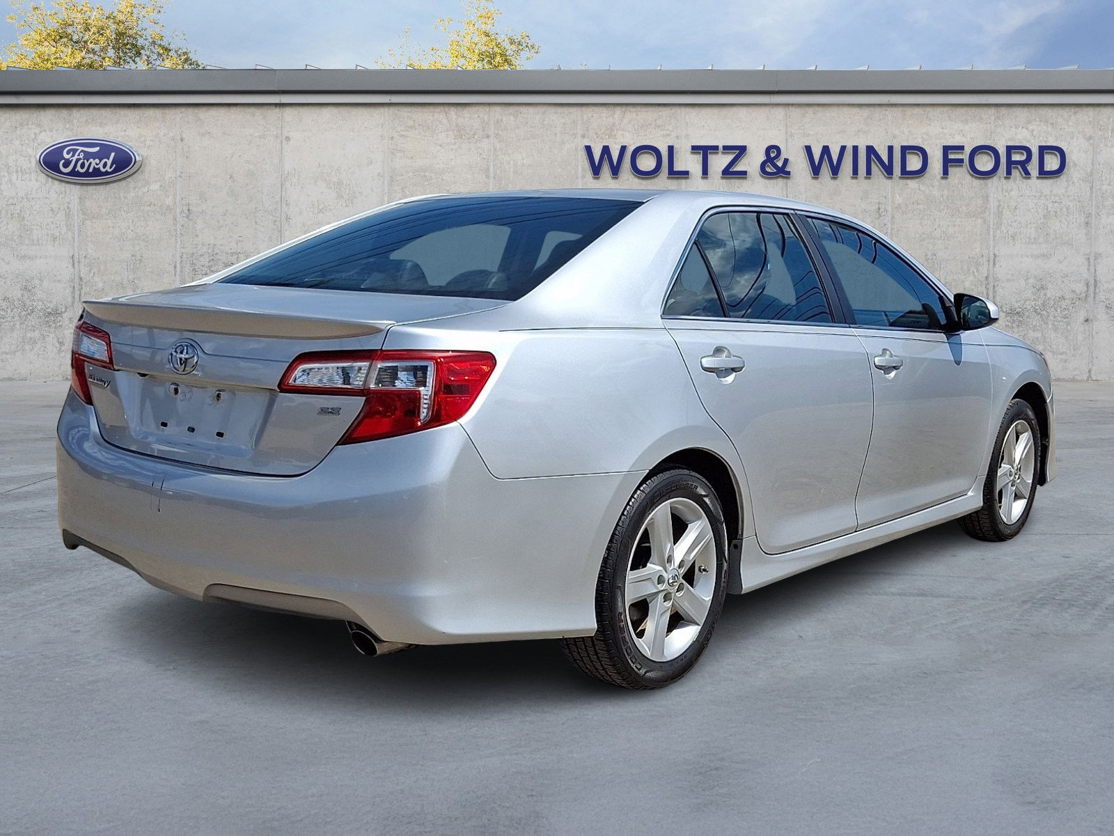 Used 2014 Toyota Camry SE FWD image 6