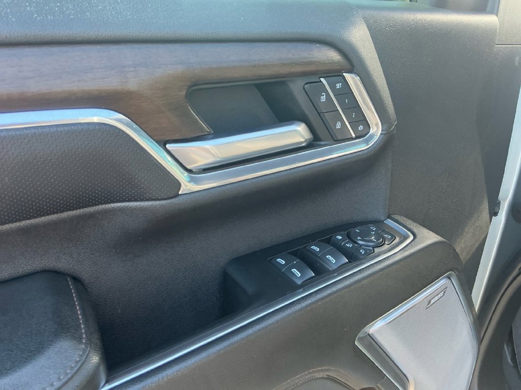 Used 2024 Chevrolet Silverado 2500 High Country w/ High Country Premium Package AWD/4WD image 16