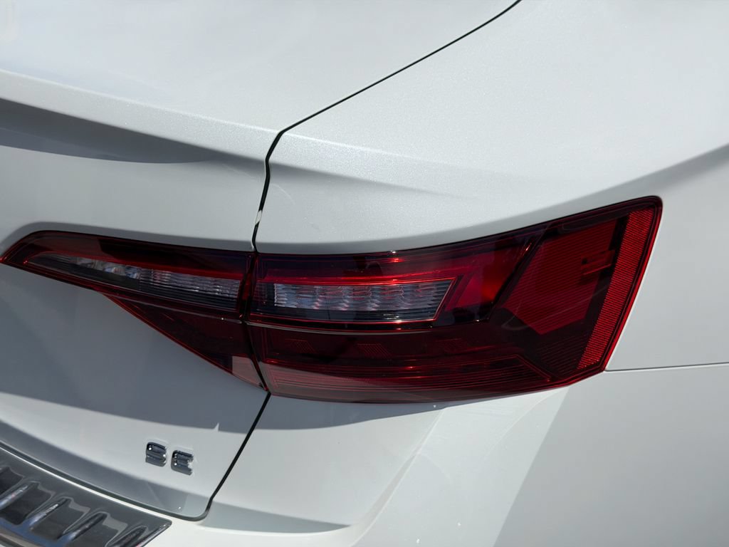 Used 2024 Volkswagen Jetta SE FWD image 6