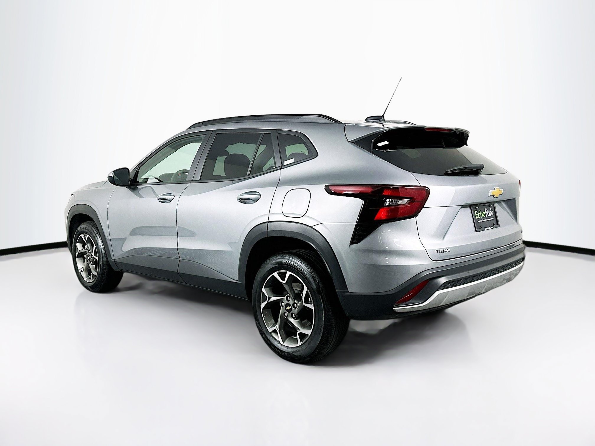 Used 2025 Chevrolet Trax LT FWD image 5