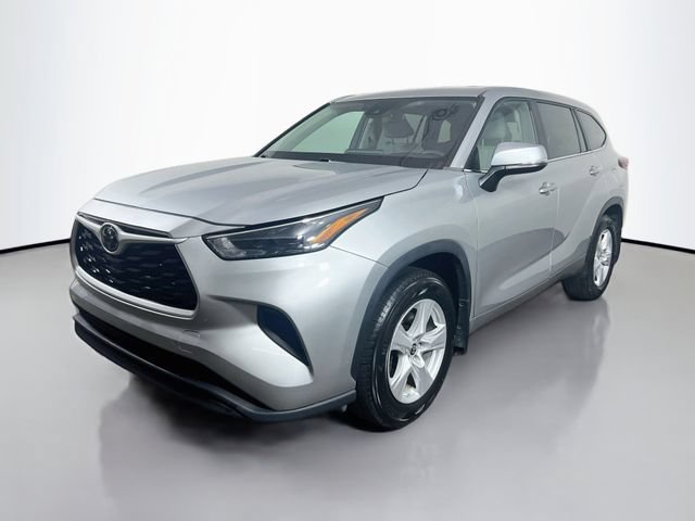 Used 2023 Toyota Highlander L FWD image 5