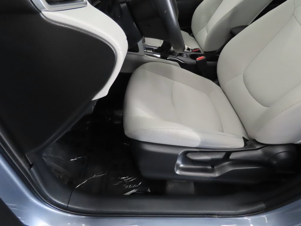 Used 2022 Toyota Corolla Cross LE AWD/4WD image 36