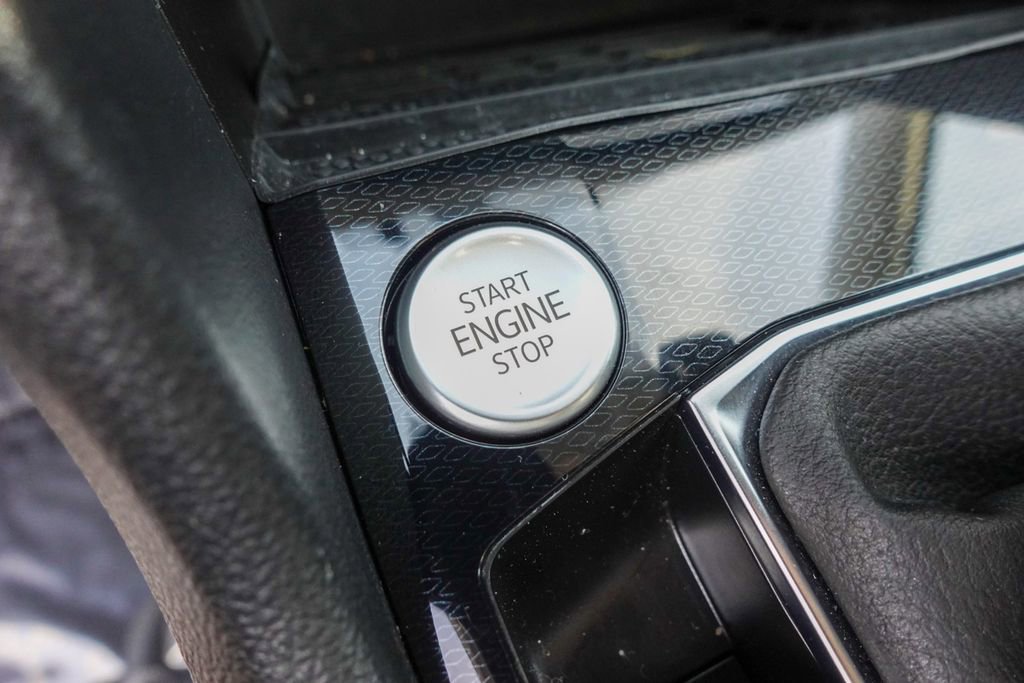 Certified 2025 Volkswagen Taos SEL image 21