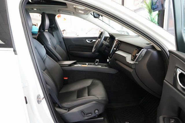 Used 2023 Volvo XC60 B5 Core image 47